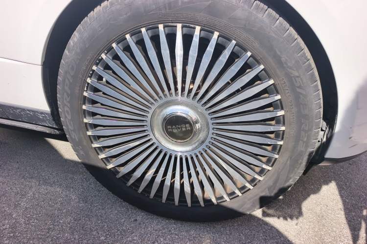 Used Land Rover Range 2014 3.0 TDV6 Vogue Right Front Wheel Hub