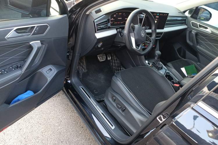 Used Volkswagen Tiguan L 2023 Restyled 330TSI Automatic Two-Wheel Drive R-Line Enhanced Comfort Version
