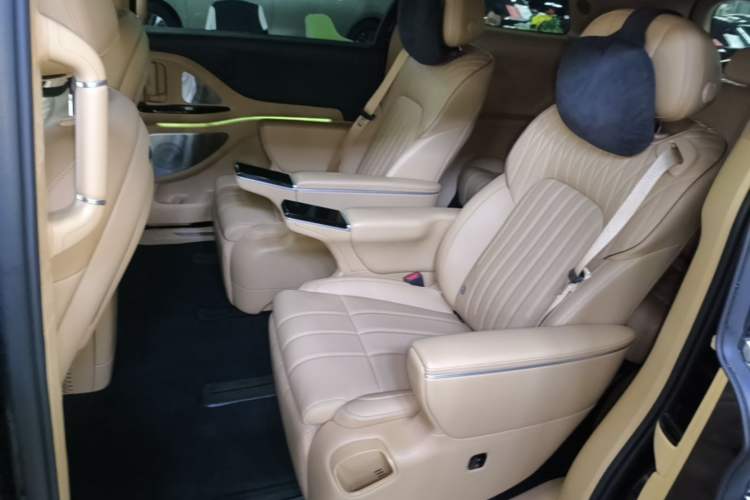 Used VOYAH Dream 2025 PHEV Four-Wheel-Drive Flagship Version – Qiankun Edition Left Rear Seat