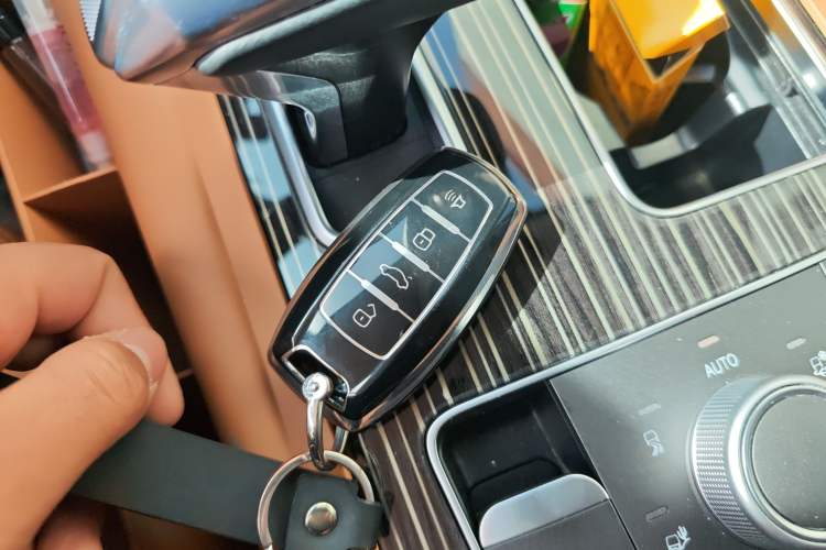 Used Haval H9 2022 2.0T Gasoline 4x4 Premium 5-Seater Vehicle Key