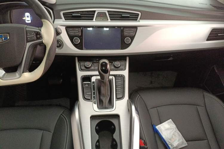 Used Geely Auto Emgrand X7 Sport 2016 1.8TD Automatic Smart Connectivity Version Audio And AC Panel