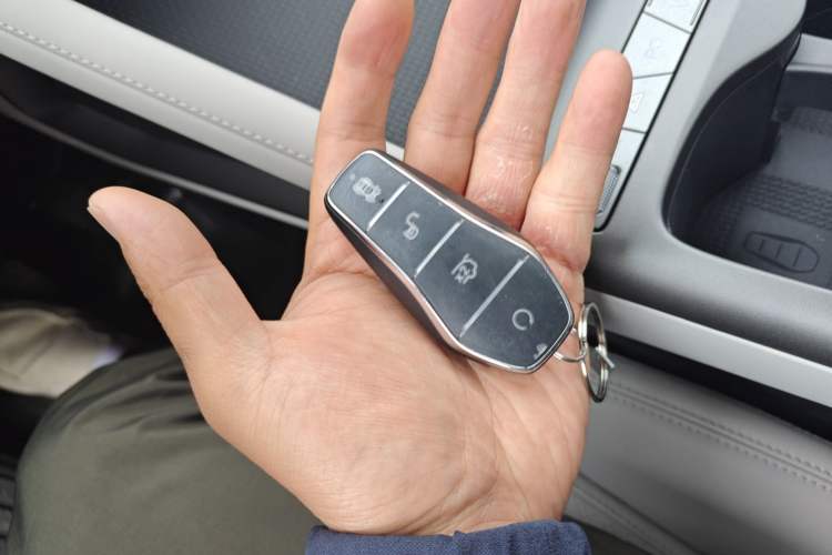 Used BYD Yuan UP 2025 Intelligent Driving Version 401 KM Dynamic Edition Vehicle Key