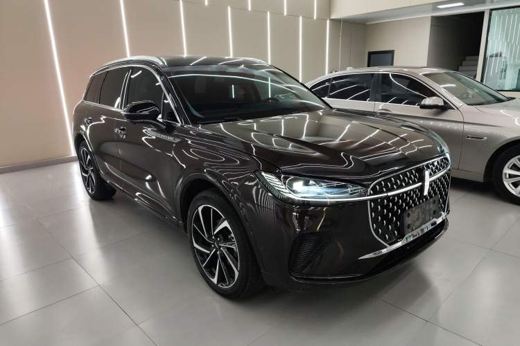 Used Lincoln Corsair 2023 2.0T All-Wheel-Drive Prestige Version Front Right 45 Deg