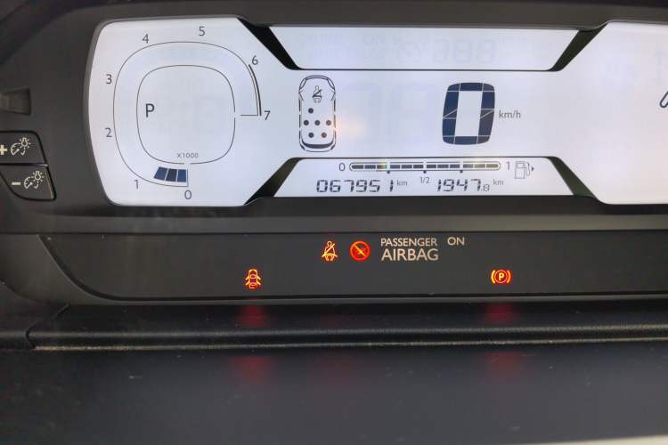 Used Citroen C4 Picasso 2015 Grand 1.6T Fashion Model 7 Seats Odometer Close Up