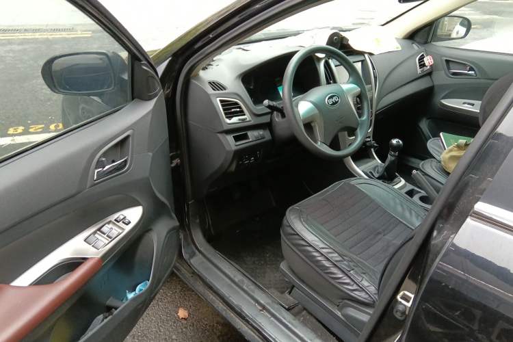 Used BYD F3 2015 Energy-Saving Edition 1.5L Manual Luxury Model Driver Seat