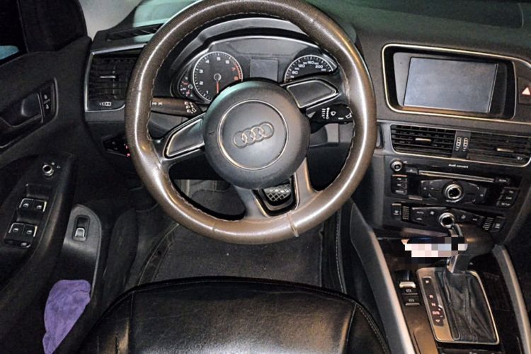 Used Audi Q5 2016 40 TFSI Trendy Edition Steering Wheel