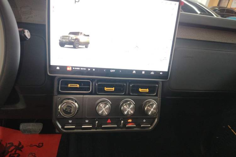 Used iCAR V23 2025 501 Four-Wheel Drive Intelligent Driving Version Audio And AC Panel