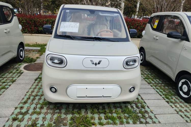 Used Wuling Hongguang MINIEV 2024 3rd Generation 215km Youth Edition Front