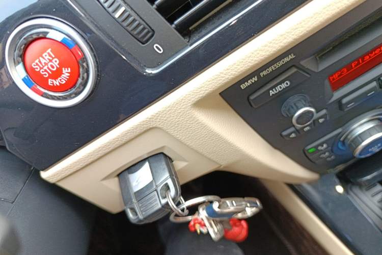 Used BMW 3 Series 2012 318i Leading Model
