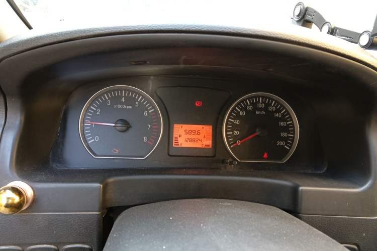 Used FORTHING Lingzhi 2015 M3 1.6L 7-Seater Standard Model

