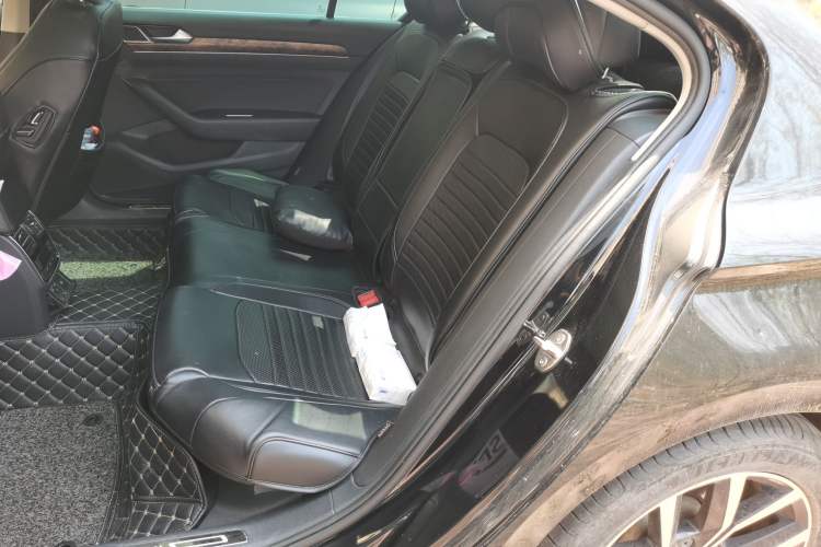 Used Volkswagen Magotan 2017 330TSI DSG Luxury Model Interior 4