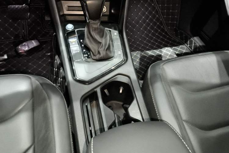 Used Volkswagen Tiguan L 2021 330TSI Automatic Two-Wheel Drive Smart Edition
