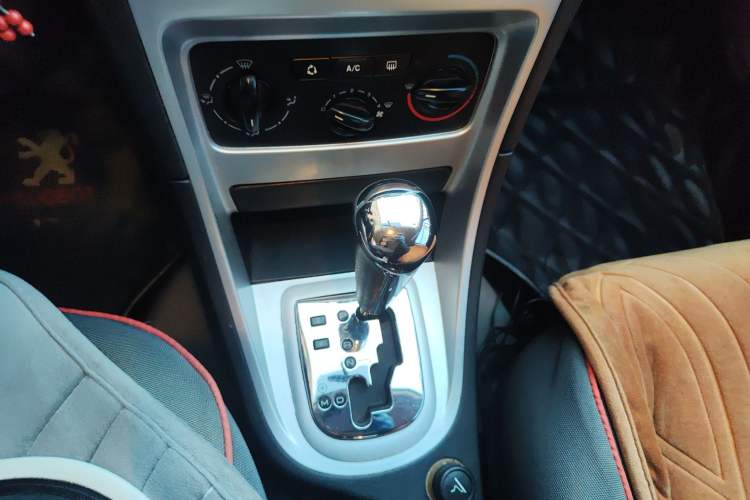 Used Peugeot 307 2010 Hatchback 1.6L Automatic Comfort Edition Gear Lever