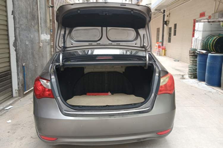 Used Hyundai Celesta 2015 1.6L Automatic Comfort Model Trunk