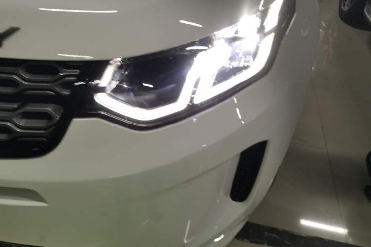 Used Land Rover Discovery Sport 2020 249 PS R-Dynamic Performance Tech Edition 5 Seats Left Front Headlight