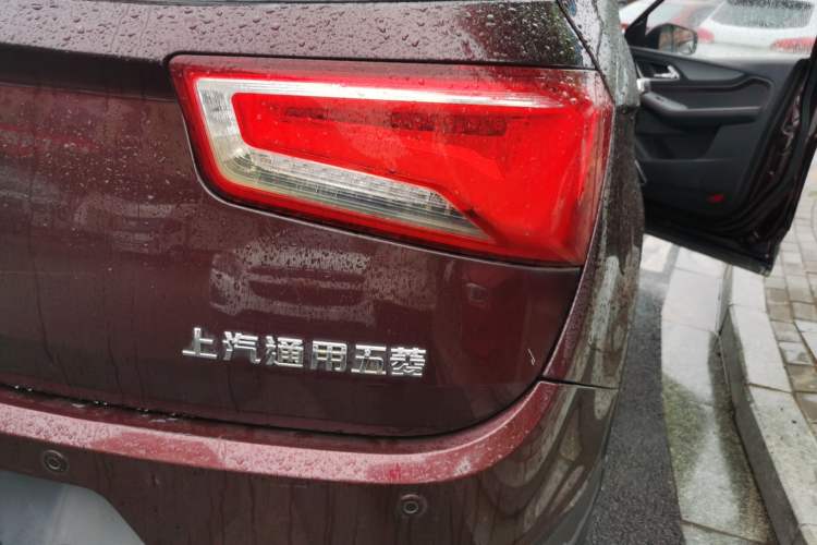 Used Baojun 560 2015 1.8L manual luxury version

