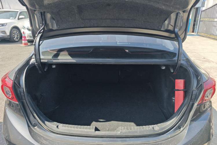 Used Mazda 3 Axela 2017 Sedan 1.5L Automatic Luxury Model Emission Standard China V