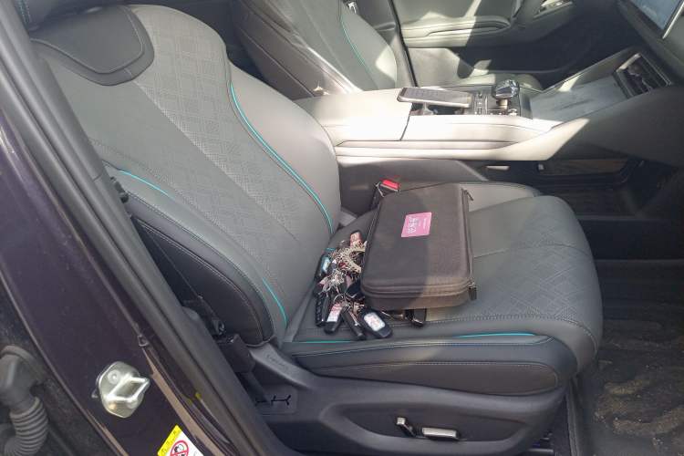 Used BYD Qin L 2025 DM-i Smart Drive 120KM Excellence Model Right Front Seat