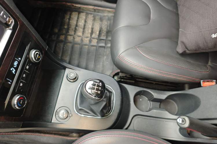 Used Dongfeng Fengon 370 2016 1.5L Manual Luxury 7-Seater
