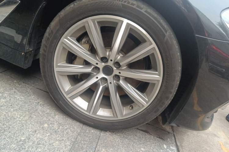 Used BMW 5 Series New Energy 2018 530Le Luxury Package Right Front Wheel Hub