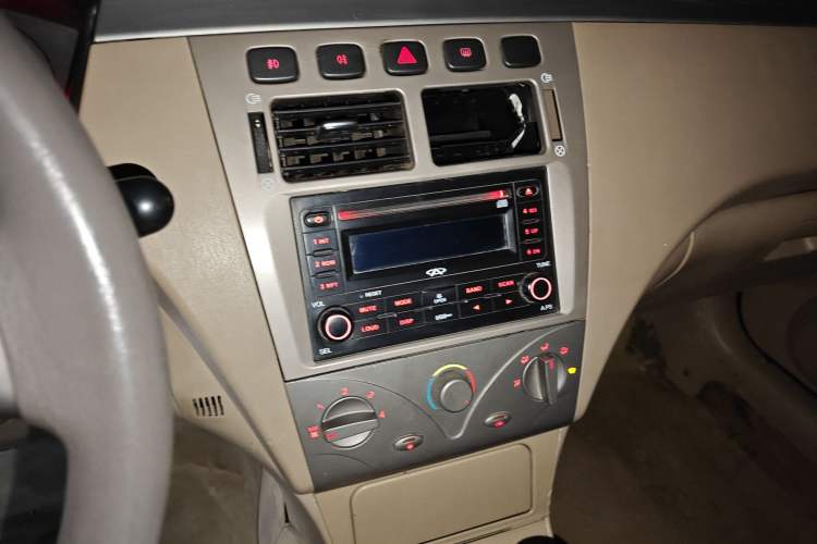 Used Chery Cowin 3 2010 1.5L Manual Elite Edition Audio And AC Panel