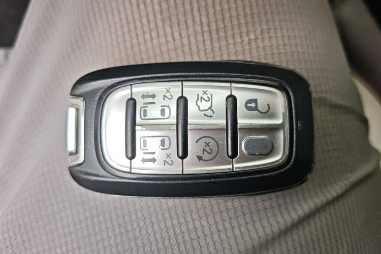 Used Chrysler Grand Voyager 2017 3.6L Premium Edition