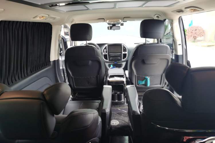 Used Mercedes-Benz Vito 2021 2.0T Elite Version 7 Seats Headliner