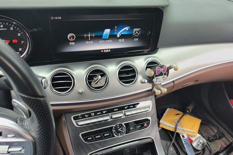 Used Mercedes-Benz E-Class 2019 E 200 Sport Edition Audio And AC Panel