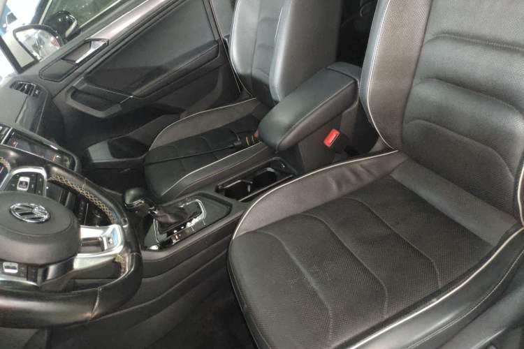 Used Volkswagen Tiguan L 2020 330TSI Automatic Two-Wheel Drive R-Line Flagship Version China VI Standard Left Front Seat