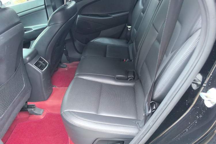 Used Hyundai Tucson 2015 1.6T Dual-Clutch Two-Wheel-Drive Smart Model Left Rear Seat