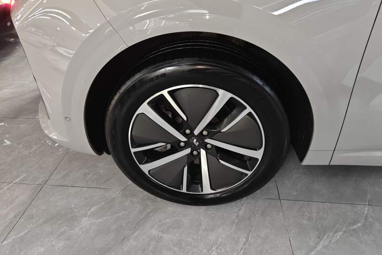 Used Li Auto L6 2024 Pro Model Left Front Wheel Hub