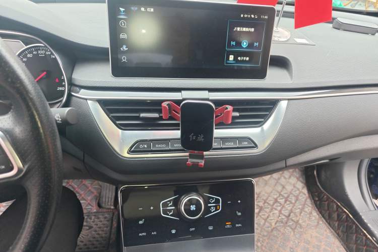 Used Hongqi H5 2022 Classic Model 1.8T Automatic Smart Connect Flagship Edition Audio And AC Panel