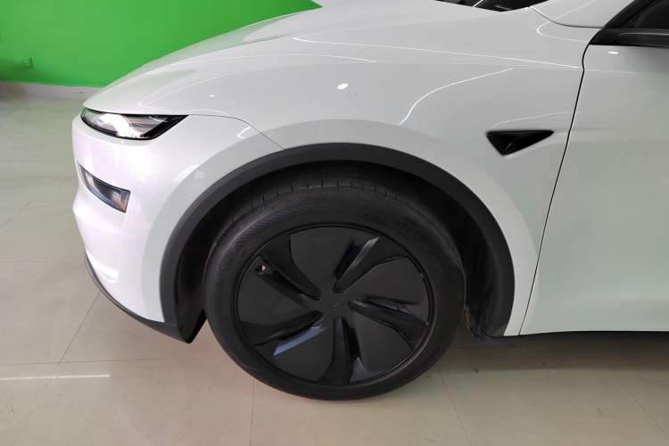Used Tesla Model Y 2025 Rear-Wheel-Drive Version
