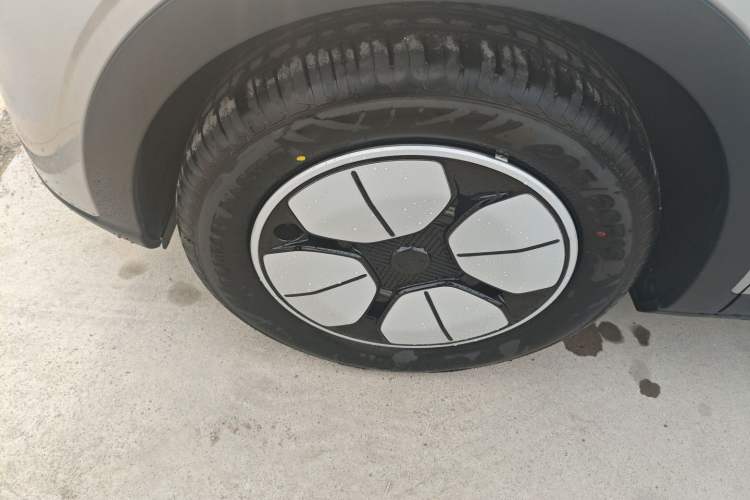 Used Geely Galaxy Geome 2026 Model 410km Carefree Edition Left Front Wheel Hub