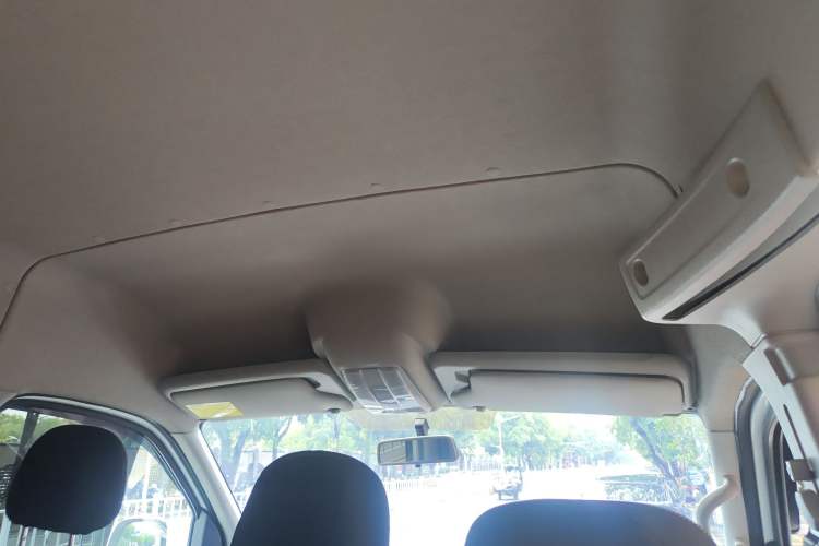 Used SAIC MAXUS Xintu V80 2025 PRO Aoyuntong 2.0T AMT Short Wheelbase Mid-Height 7/8/9-Seater Headliner