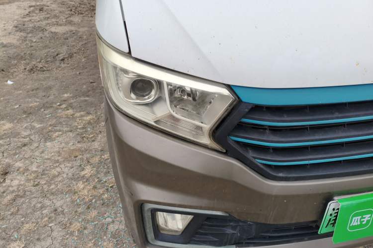 Used CHANGAN KUAYUE Xing V5 EV 2021 Luxury 7-Seater Passenger Van with Lingdian System Right Front Headlight