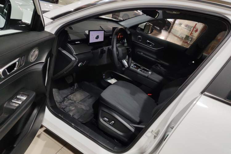 Used Chery Tiggo 8 PLUS 2025 Model 290TGDI DCT Chufeng Edition—5 Seaters