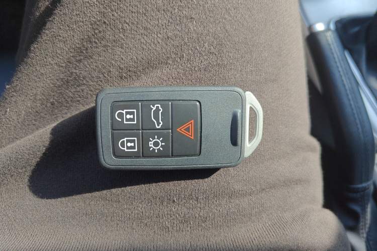 Used Volvo V40 2017 T4 Smart Luxury Edition Vehicle Key