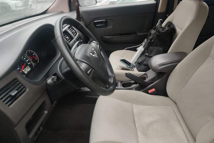 Used Wuling Rongguang V 2016 1.2L Standard Version
