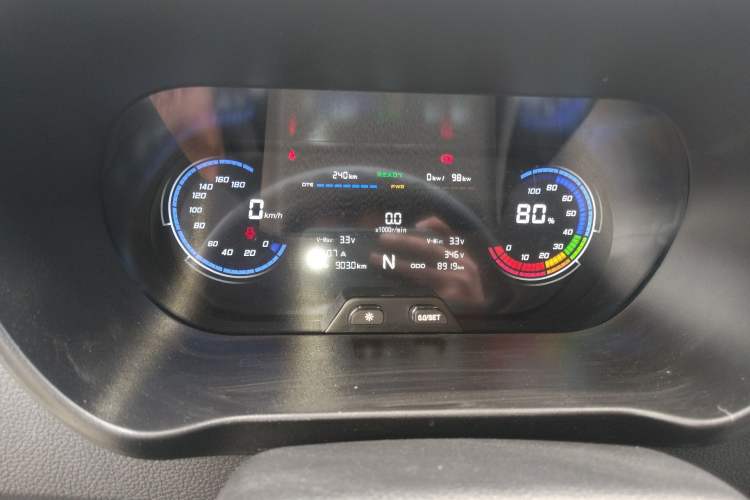 Used CHANGAN KAICHENG Ruixing EM80 2025 Cargo Version Standard 2-Seater 300 km Side-Hinged Doors Instrument Cluster