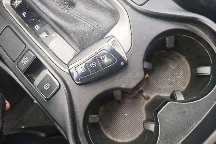 Used Hyundai Santa Fe 2015 2.0T Automatic Two-Wheel Drive Smart Version 5 Seats