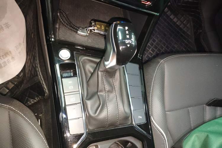 Used Volkswagen Passat 2024 330TSI Elite Edition Gear Lever