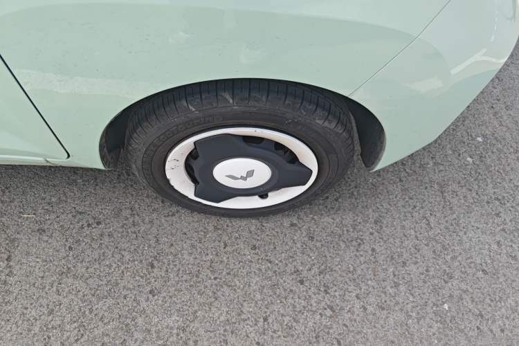 Used Wuling Hongguang MINIEV 2021 Macaron Premium Model – Lithium Iron Phosphate Right Front Wheel Hub