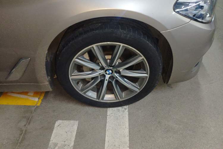 Used BMW 5 Series 2018 528Li Launch Special Edition Right Front Wheel Hub