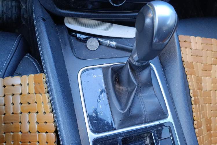 Used BYD Song MAX 2018 1.5T Automatic Smart Connect Luxury 6-Seater Gear Lever