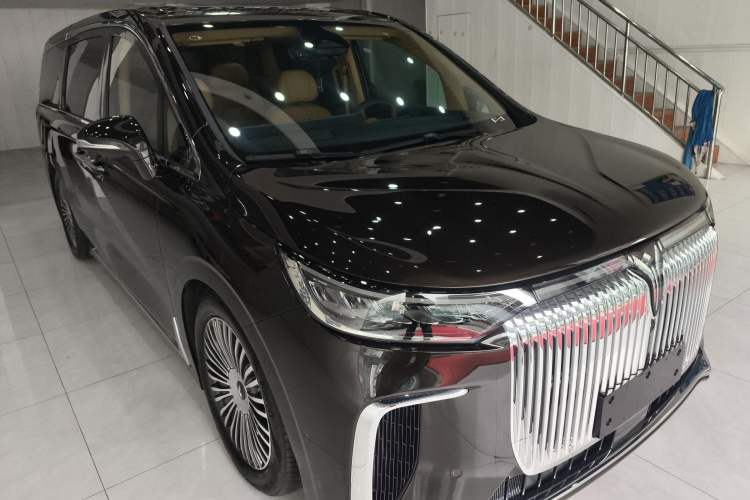 Used VOYAH Dream 2025 PHEV Four-Wheel-Drive Flagship Kunpeng Edition Front Right 45 Deg
