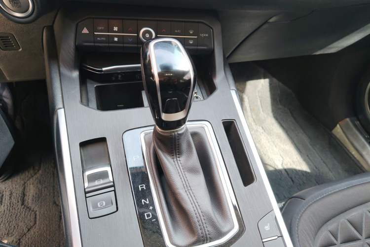 Used Wey VV5 2017 2.0T Ultra-Luxury Version Gear Lever