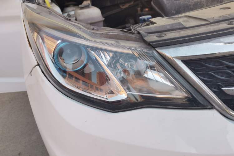 Used CHANGAN KAICHENG Oushang A600 2016 1.5L Manual Fashion 7-Seater Right Front Headlight