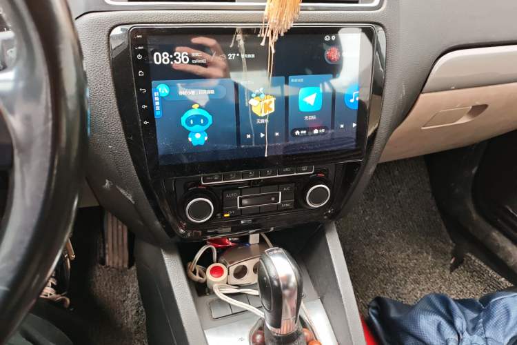 Used Volkswagen Sagitar 2012 1.4TSI Automatic Luxury Edition Audio And AC Panel