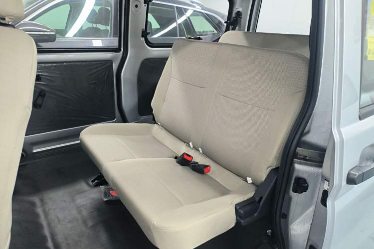 Used Wuling Rongguang S 2023 1.5L Base Version 5/7 Seats Left Rear Seat